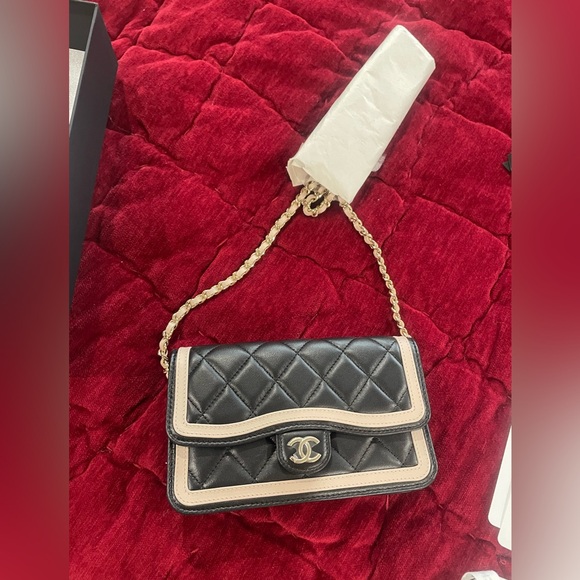 SOLD 2023 authentic Chanel flap phone holder - Picture 2 of 10